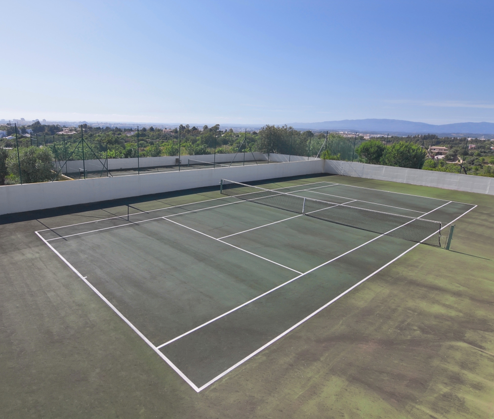 Asphalt Vs. Post-Tensioned Concrete Tennis Court: Which Base Should You Choose?